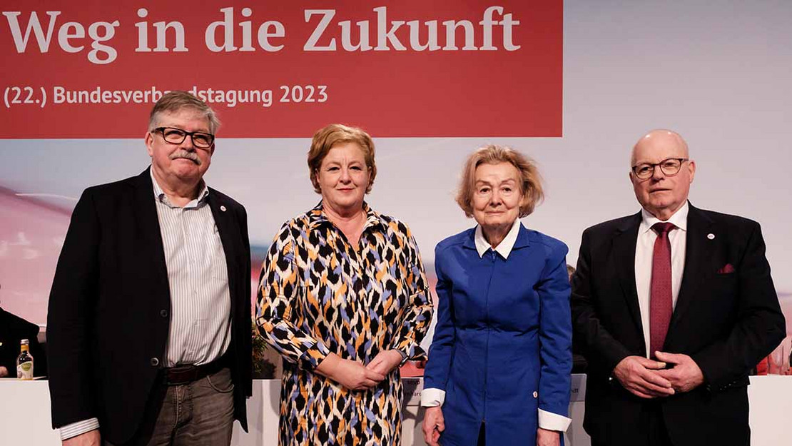 Gruppenbild mit vier Personen