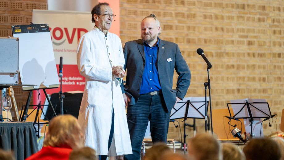 Dr. von Hase und Matthias Richter aus dem SoVD-Ortsverband Kiel-Elmschenhagen